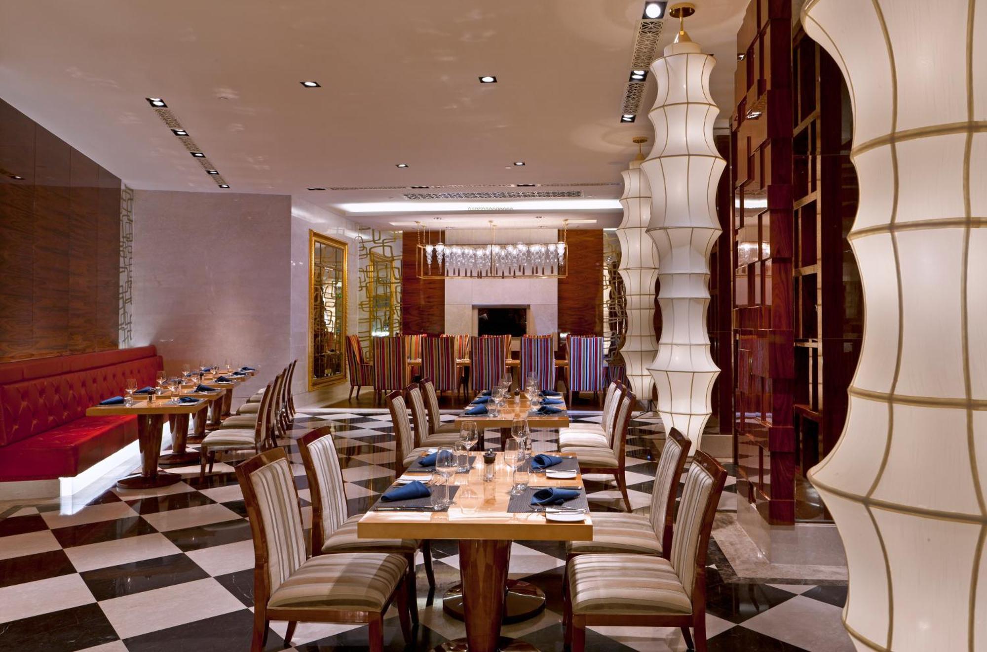 Sheraton Chongqing Hotel Экстерьер фото